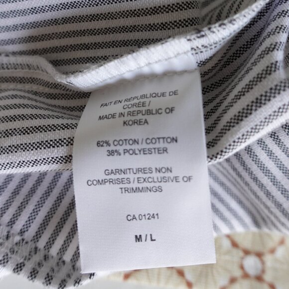 Chic Striped Button-Down Shirt - Perfect for Casual and Workwear Size M/L - Picture 8 of 9